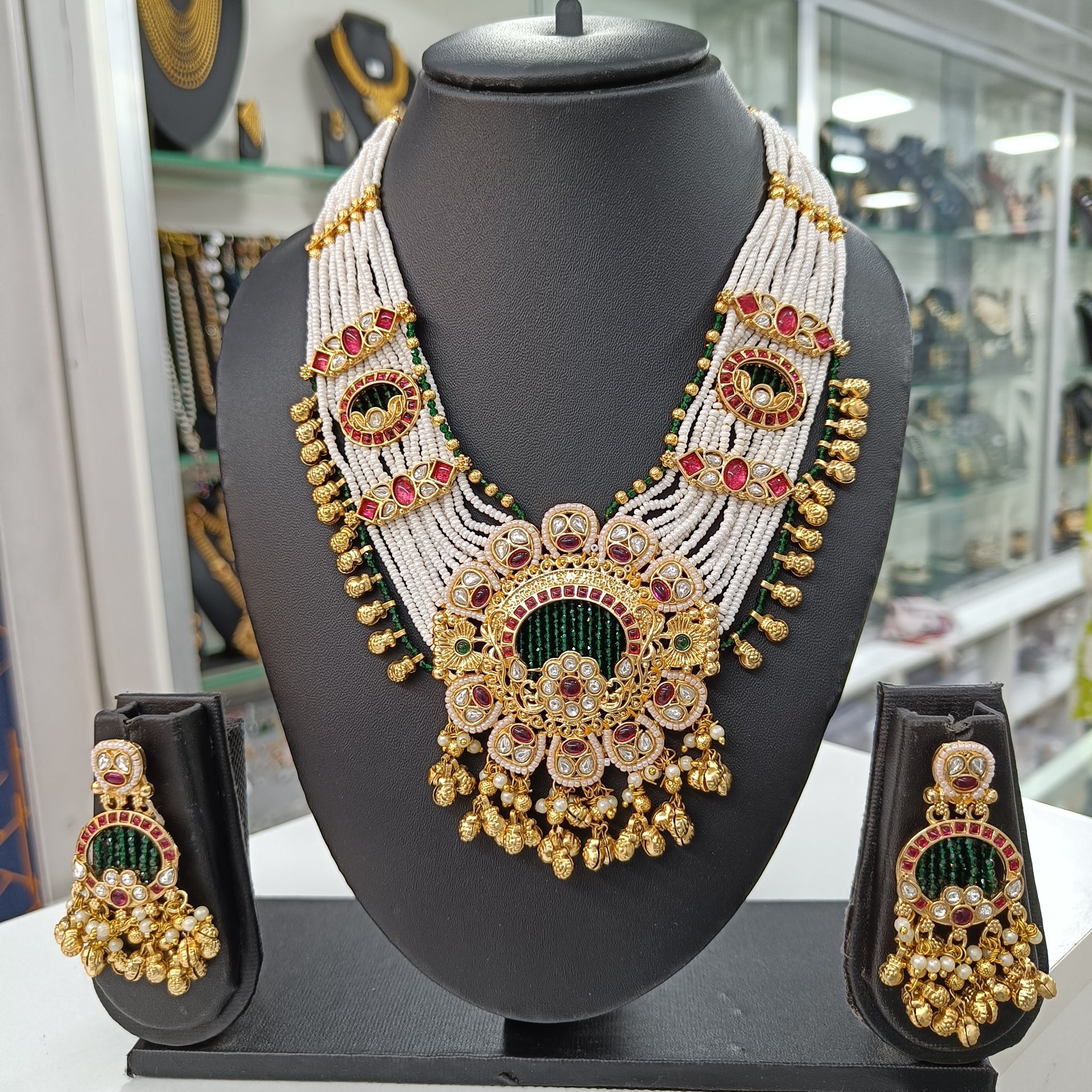 Royal Kundan Pearl Necklace Set